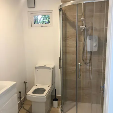 Wisteria En-suite Guest Pensión Hillingdon