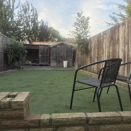 Apartment Entire 3 Bedroom With Garden In London Edmonton