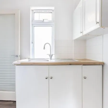 Lovely Garden 2bd Flat In Apartment *