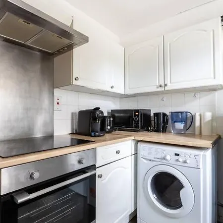Apartment Lovely Garden 2bd Flat In *