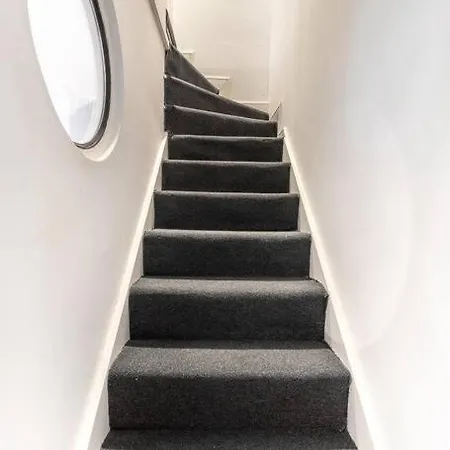 Lovely Garden 2bd Flat In *
