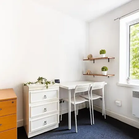 Lovely Garden 2bd Flat In
