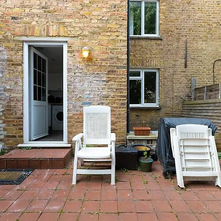Lovely Garden 2bd Flat In * London