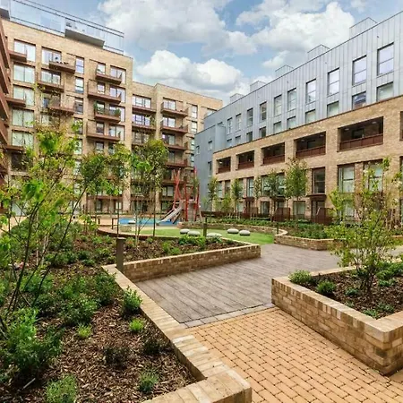 Apartment 1br Gem In Shared Near O2 Arena & Excel With Patio, Private Bath, Free Parking & Garden London