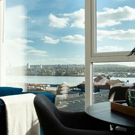 1br Gem In Shared Near O2 Arena & Excel With Patio, Private Bath, Free Parking & Garden Apartment *