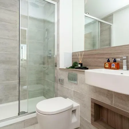 1br Gem In Shared Near O2 Arena & Excel With Patio, Private Bath, Free Parking & Garden *