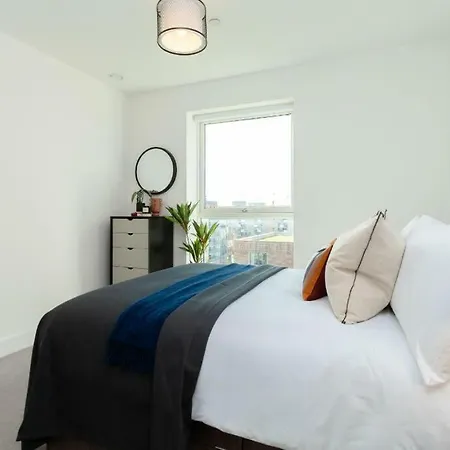 1br Gem In Shared Near O2 Arena & Excel With Patio, Private Bath, Free Parking & Garden Apartment London