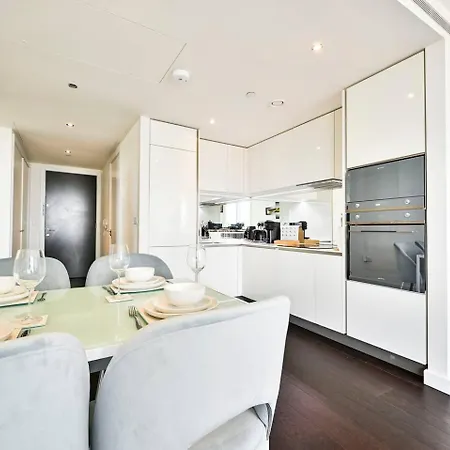 Luxury High-rise 21st Floor 2 Bedroom 2 Bath Flat * London