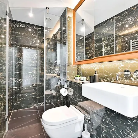 Luxury High-rise 21st Floor 2 Bedroom 2 Bath Flat London