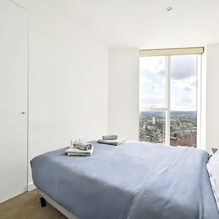 Apartment Luxury High-rise 21st Floor 2 Bedroom 2 Bath Flat London