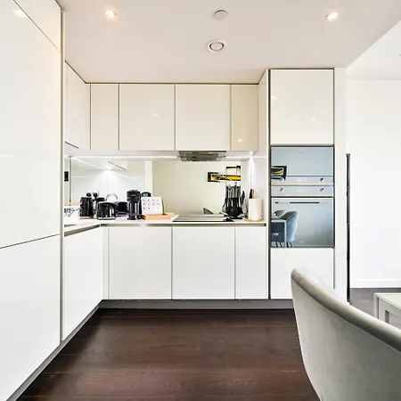 Luxury High-rise 21st Floor 2 Bedroom 2 Bath Flat * London