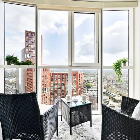 Luxury High-rise 21st Floor 2 Bedroom 2 Bath Flat *