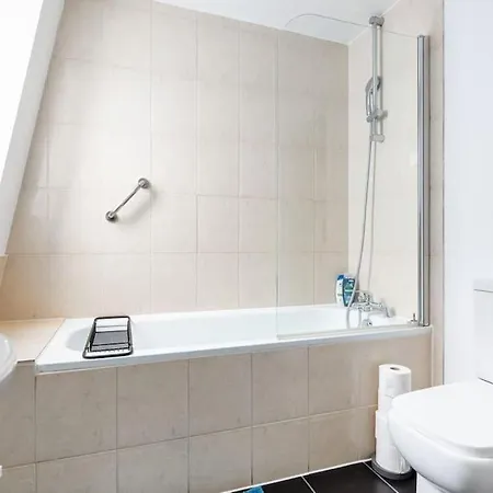 Apartamento Bright N' Charming Air Conditioned Two Bed In Heart Of Londres