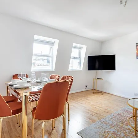 Bright N' Charming Air Conditioned Two Bed In Heart Of Londres