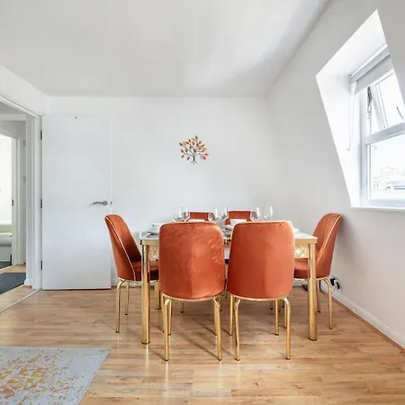 Bright N' Charming Air Conditioned Two Bed In Heart Of * Londres