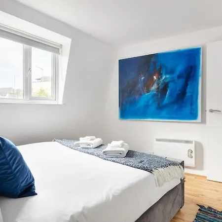 Bright N' Charming Air Conditioned Two Bed In Heart Of *