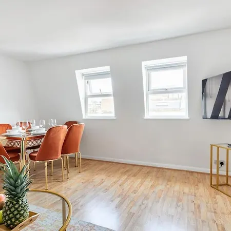 Bright N' Charming Air Conditioned Two Bed In Heart Of Apartamento *