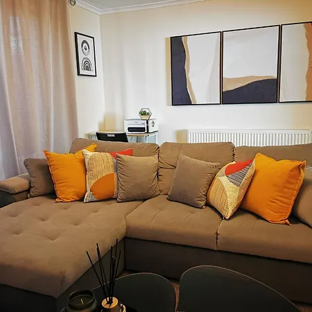 Cozy Near O2 Arena Holiday home