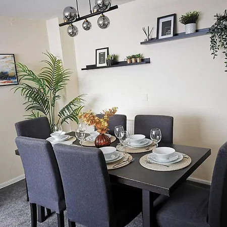 Cozy Near O2 Arena Holiday home