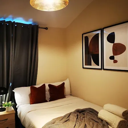 Cozy Near O2 Arena Holiday home