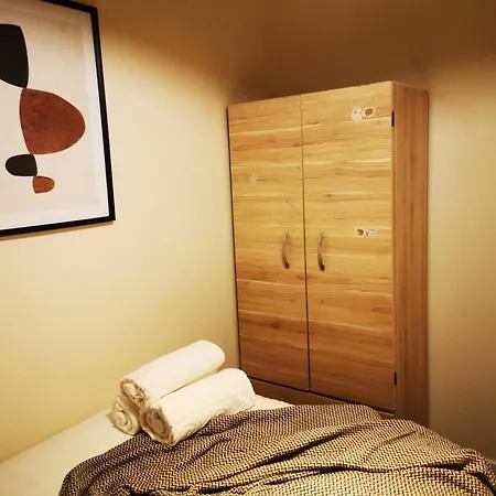 Cozy Near O2 Arena Holiday home
