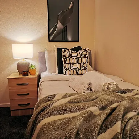 Cozy Near O2 Arena Holiday home *