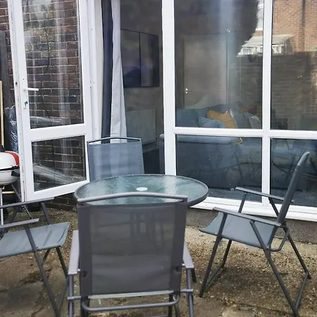Cozy Near O2 Arena Holiday home