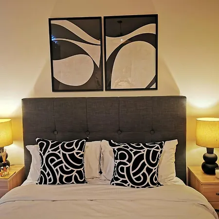 Cozy Near O2 Arena Holiday home