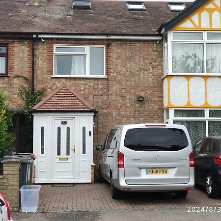 Comfort Spacious Double In Chingford, London 1