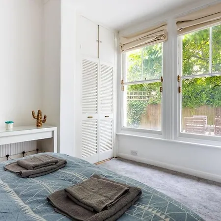 Lovely Garden Flat In Apartment *