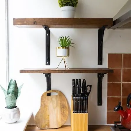 Lovely Garden Flat In *