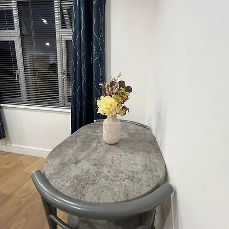 Modern 1 Homestay Feltham