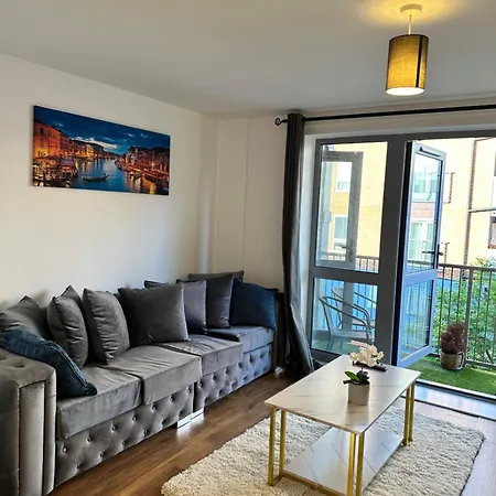 Stylish Zone 2 * London
