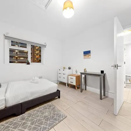 Near Kings Cross Sleep 12 Sp7 London