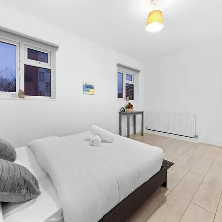 Near Kings Cross Sleep 12 Sp7 Apartment London