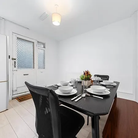 Near Kings Cross Sleep 12 Sp7 London