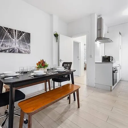 Near Kings Cross Sleep 12 Sp7 London