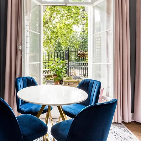 Chic 1 Bedroom Parkview Flat At Arundel Square * Londra