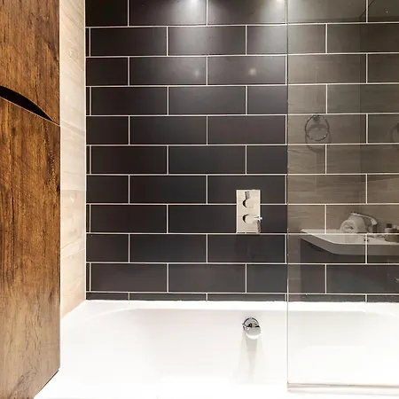 Chic 1 Bedroom Parkview Flat At Arundel Square