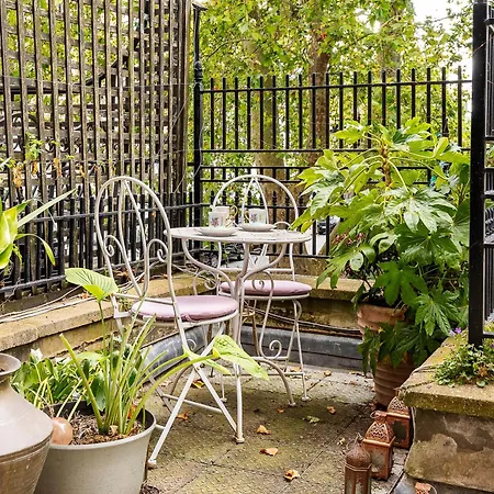 Chic 1 Bedroom Parkview Flat At Arundel Square