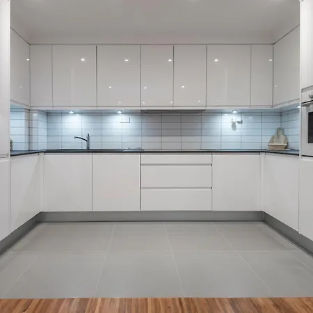 Kensington Tower Apartment *