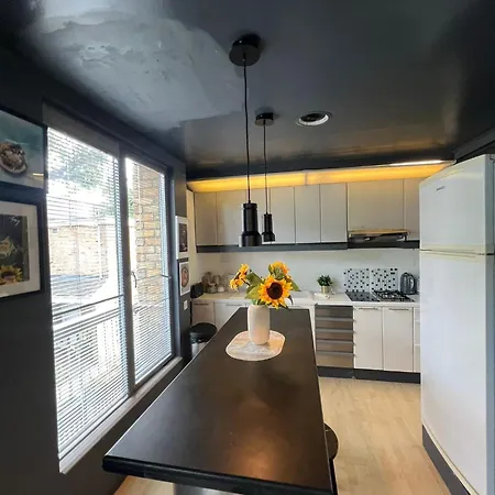 One Bed House In Camden Town * London