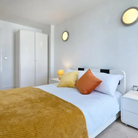 Cosy In Canning Town Greater *