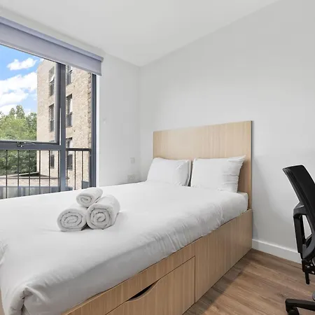 Estalagem Spacious Double Bed In Lewisham Well Connected
