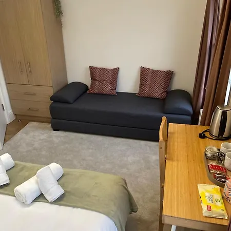 Caledonian Spacious Apartment London