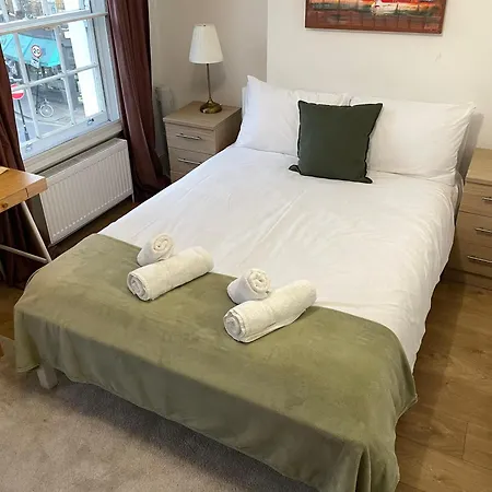 Apartment Caledonian Spacious London