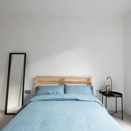 2 Mins Walk From Ucl Campus And Stadium Apartment