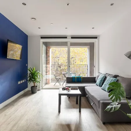 2 Mins Walk From Ucl Campus And Stadium Apartment London