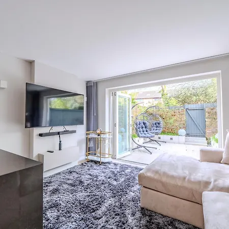 Stunning 1 Bedroom In The Heart Of