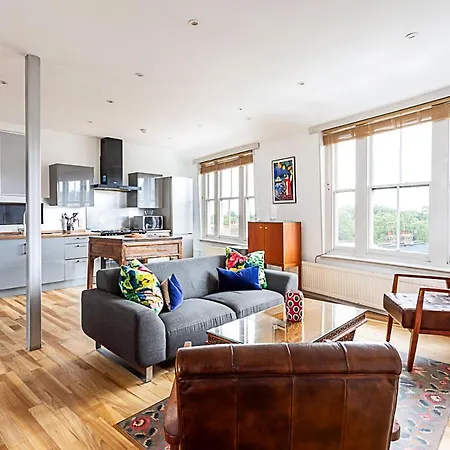 Contemporary Open Plan Penthouse Apartment